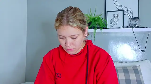 Snapshot of BelaMiller_ chatting on 10/30/25, 11:33 BelaMiller online show from 10/30/25, 11:33