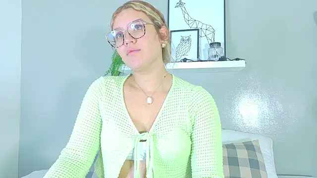 Snapshot of BelaMiller_ chatting on 11/05/25, 11:43 BelaMiller online show from 11/05/25, 11:43