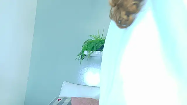 Snapshot of BelaMiller_ chatting on 11/06/25, 11:33 BelaMiller online show from 11/06/25, 11:33