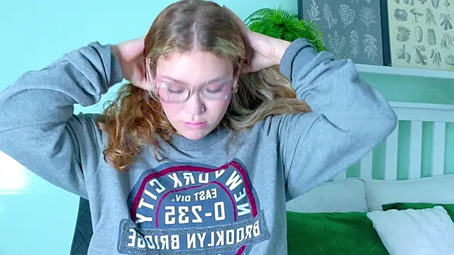 Snapshot of BelaMiller_ chatting on 11/10/25, 11:42 BelaMiller online show from 11/10/25, 11:42