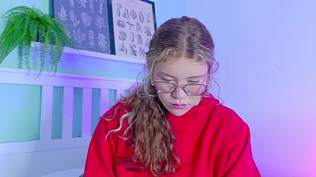 Snapshot of BelaMiller_ chatting on 11/13/25, 11:42 BelaMiller online show from 11/13/25, 11:42