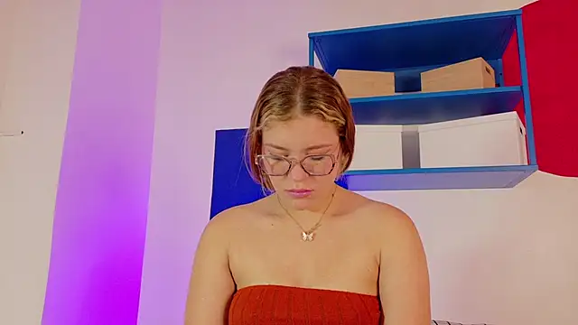 Snapshot of BelaMiller_ chatting on 11/18/25, 11:47 BelaMiller online show from 11/18/25, 11:47