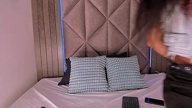 TiffValentinee  online show from 09/13/25, 07:35