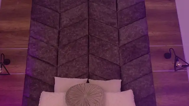 TiffValentinee  online show from 10/04/25, 02:53