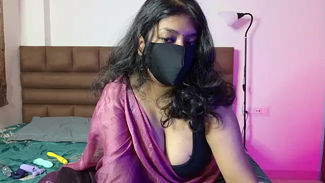 Snapshot of Gulaboo100 chatting on 09/28/25, 06:19 Gulaboo100 online show from 09/28/25, 06:19
