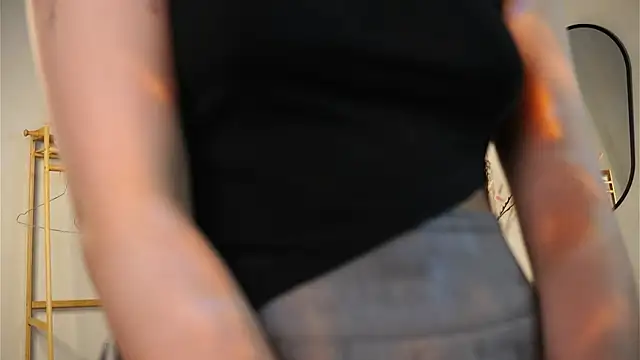 MoiraEger online show from 12/05/25, 04:47