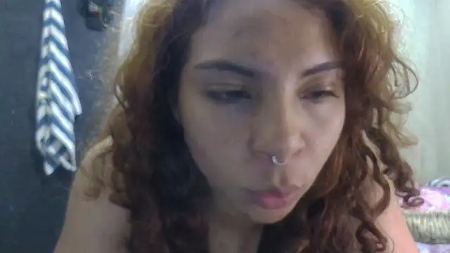 Snapshot of VioletV chatting on 06/14/26, 02:24 VioletV online show from 06/14/26, 02:24