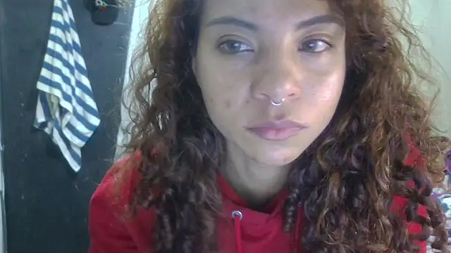 Snapshot of VioletV chatting on 06/18/26, 12:44 VioletV online show from 06/18/26, 12:44