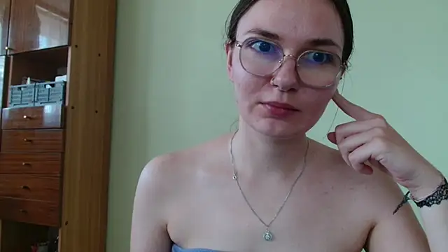 LooveELLYx online show from 08/04/26, 09:12