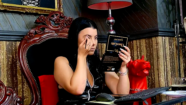 Snapshot of MistressEly chatting on 10/20/25, 11:54 MistressEly online show from 10/20/25, 11:54