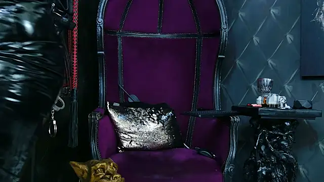 Snapshot of FinDomKaya chatting on 10/15/25, 06:13 FinDomKaya online show from 10/15/25, 06:13