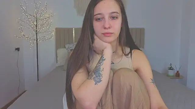 Little cherryy   online show from 12/03/25, 08:12