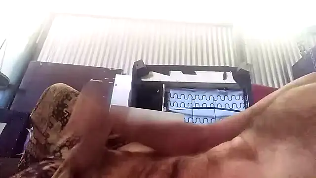 Snapshot of straightozgoesdwn chatting on 01/15/26, 12:37 straightozgoesdwn online show from 01/15/26, 12:37