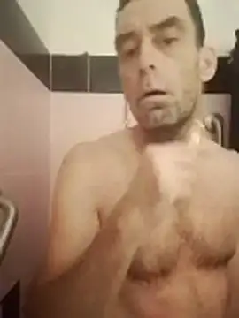 Snapshot of straightozgoesdwn chatting on 03/04/26, 04:46 straightozgoesdwn online show from 03/04/26, 04:46