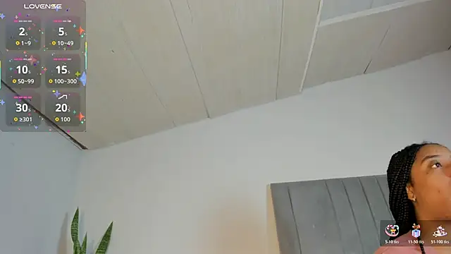 Snapshot of Sophia_Ebony chatting on 10/18/25, 12:17 Sophia Ebony online show from 10/18/25, 12:17