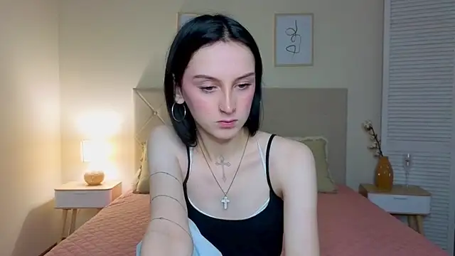 Snapshot of Little_moly999 chatting on 10/06/25, 08:06 Little moly999 online show from 10/06/25, 08:06