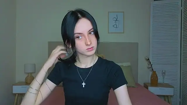 Snapshot of Little_moly999 chatting on 10/19/25, 09:37 Little moly999 online show from 10/19/25, 09:37