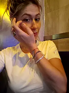 Snapshot of CelynaRoss chatting on 01/18/26, 10:41 CelynaRoss online show from 01/18/26, 10:41