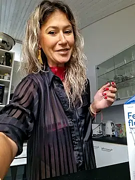 Snapshot of CelynaRoss chatting on 05/12/26, 01:19 CelynaRoss online show from 05/12/26, 01:19