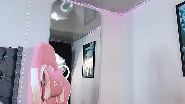 GraceWallace  online show from 11/22/25, 11:04