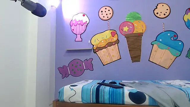 Snapshot of skinnykalitzo18 chatting on 12/01/25, 02:22 skinnykalitzo18 online show from 12/01/25, 02:22