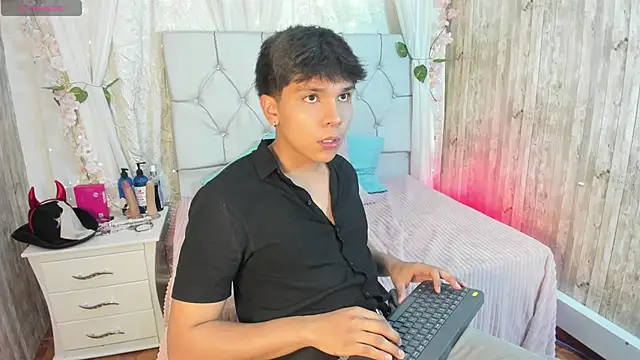 Thiago Kozak online show from 11/18/25, 02:17