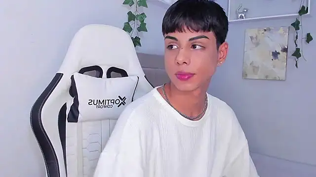 Snapshot of Thomas_wil chatting on 10/15/25, 06:13 Thomas wil online show from 10/15/25, 06:13