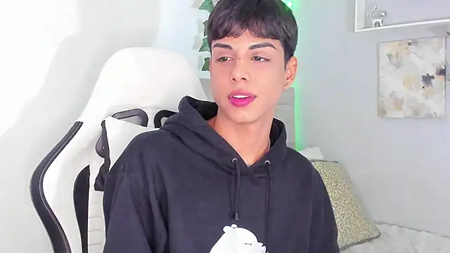 Snapshot of Thomas_wil chatting on 10/26/25, 07:47 Thomas wil online show from 10/26/25, 07:47