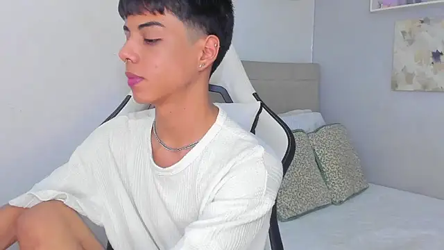 Snapshot of Thomas_wil chatting on 02/05/26, 06:18 Thomas wil online show from 02/05/26, 06:18