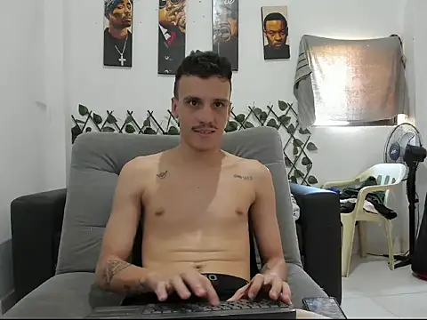 Snapshot of Latins_Boss chatting on 07/07/26, 05:06 Latins Boss online show from 07/07/26, 05:06