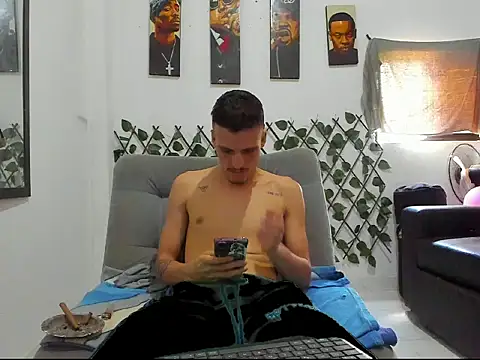 Snapshot of Latins_Boss chatting on 07/28/26, 04:39 Latins Boss online show from 07/28/26, 04:39