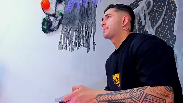 king falconer online show from 10/19/25, 01:06