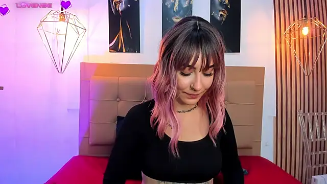 Snapshot of alesziarose chatting on 09/08/25, 08:08 alesziarose online show from 09/08/25, 08:08