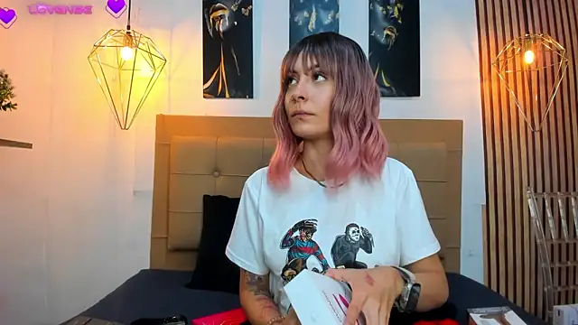 Snapshot of alesziarose chatting on 09/13/25, 07:46 alesziarose online show from 09/13/25, 07:46