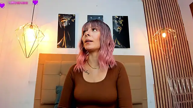 Snapshot of alesziarose chatting on 09/18/25, 08:00 alesziarose online show from 09/18/25, 08:00