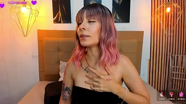 Snapshot of alesziarose chatting on 09/24/25, 07:17 alesziarose online show from 09/24/25, 07:17