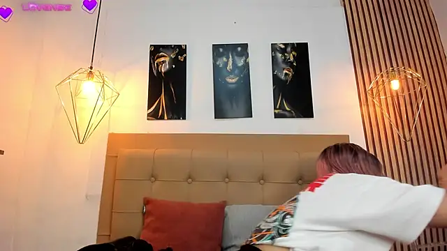 Snapshot of alesziarose chatting on 10/05/25, 07:23 alesziarose online show from 10/05/25, 07:23