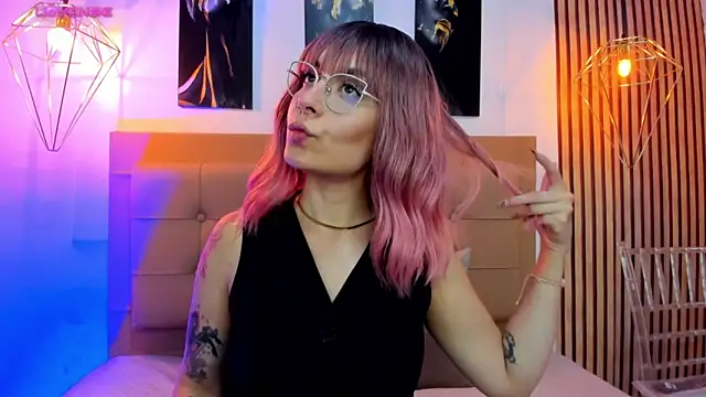 Snapshot of alesziarose chatting on 11/13/25, 07:24 alesziarose online show from 11/13/25, 07:24