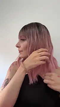 Snapshot of alesziarose chatting on 11/17/25, 07:19 alesziarose online show from 11/17/25, 07:19