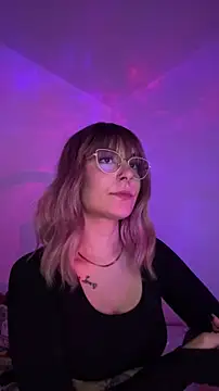 Snapshot of alesziarose chatting on 11/18/25, 11:59 alesziarose online show from 11/18/25, 11:59