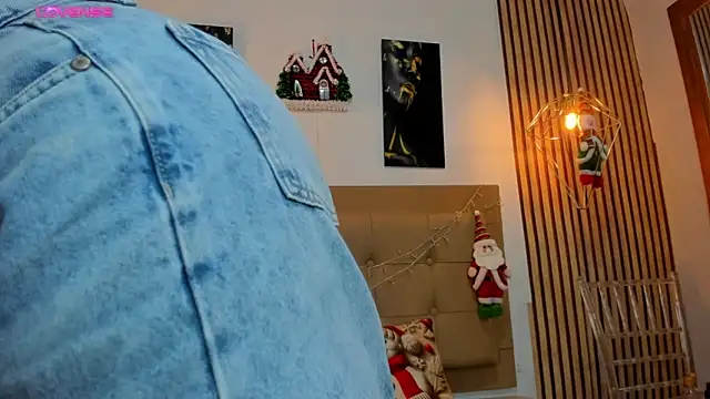 Snapshot of alesziarose chatting on 12/01/25, 07:19 alesziarose online show from 12/01/25, 07:19