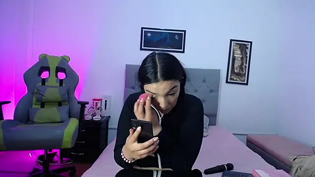 Esmeraldaa- online show from 10/16/25, 04:13