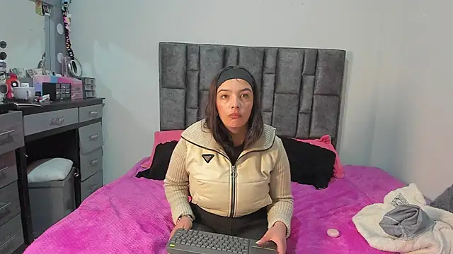 Esmeraldaa- online show from 04/29/26, 11:00