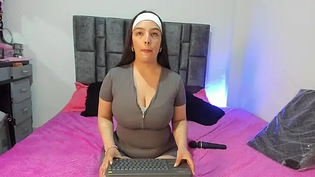 Esmeraldaa- online show from 05/01/26, 11:42
