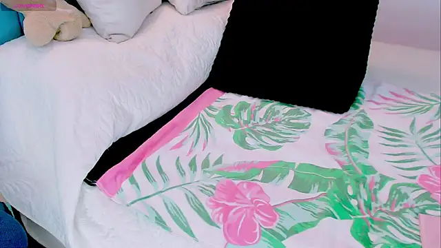Kendraline1 online show from 06/06/26, 04:55