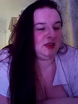 Snapshot of Curvaceouscarla chatting on 10/31/25, 11:17 Curvaceouscarla online show from 10/31/25, 11:17