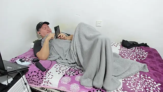 Snapshot of fuckynations chatting on 12/30/24, 05:58 fuckynations online show from 12/30/24, 05:58