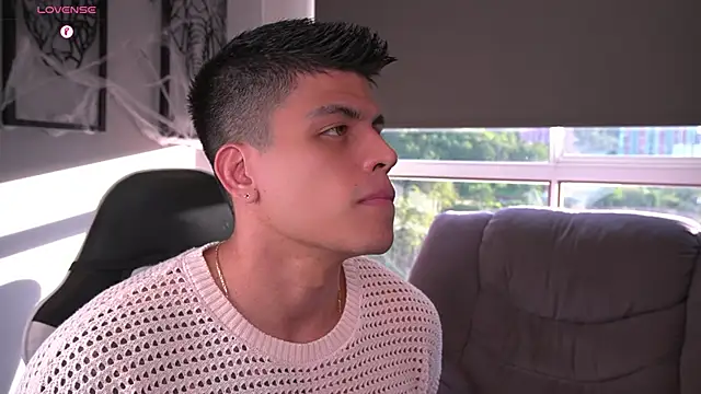 Snapshot of tyler_muscle1 chatting on 10/13/25, 10:10 tyler muscle1 online show from 10/13/25, 10:10