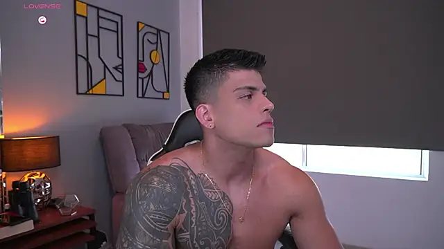 Snapshot of tyler_muscle1 chatting on 02/05/26, 04:33 tyler muscle1 online show from 02/05/26, 04:33