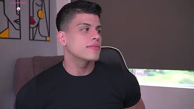 Snapshot of tyler_muscle1 chatting on 02/06/26, 10:13 tyler muscle1 online show from 02/06/26, 10:13